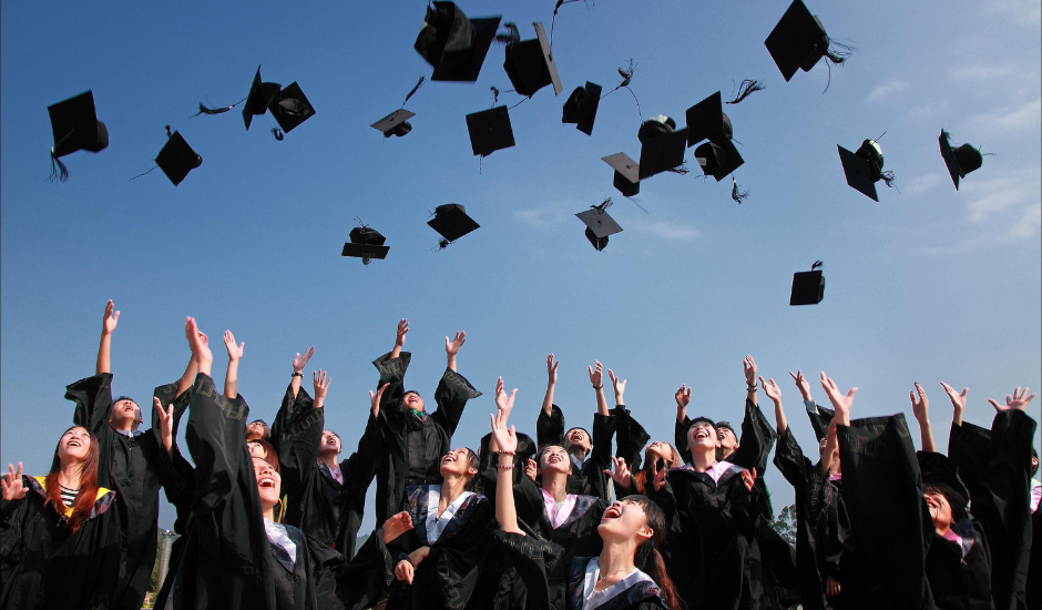 30 de Mesaje de Dragoste și Apreciere pentru Învățătoare, Educatoare, Profesoară sau Diriginte – Idei Emoționante pentru Sfârșitul de An Școlar