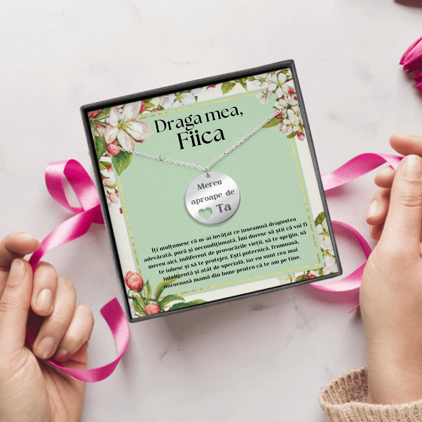 Set Cadou Colier Argint 925, cutiuta personalizata cu felicitare de iubire de la Mama pentru Fiica - "Mereu aproape de inima ta"