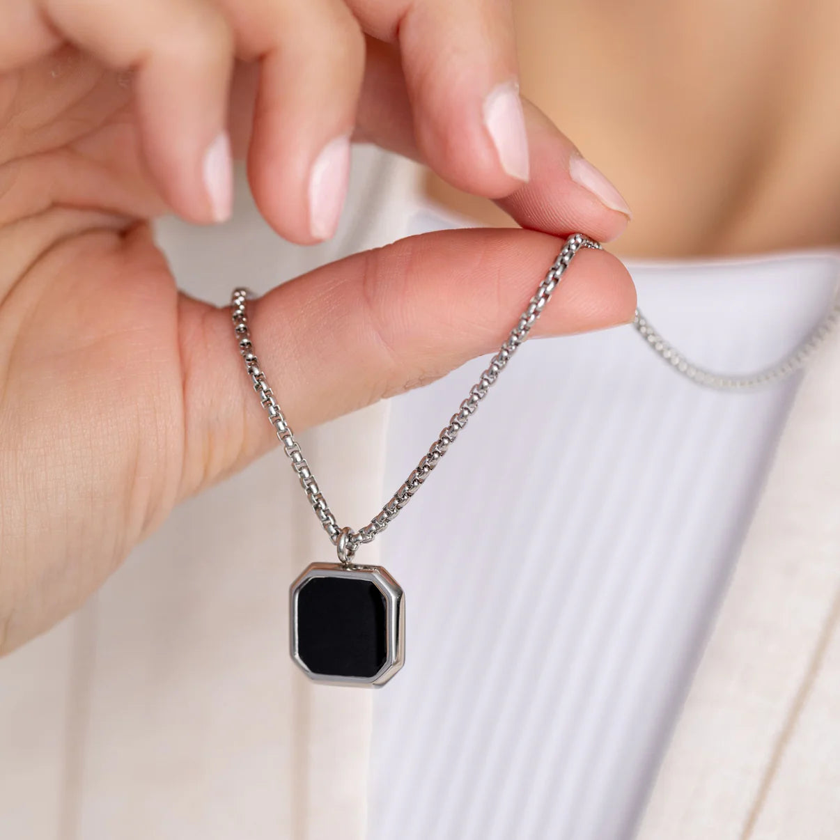 Lantisor Cu Cip Inteligent NFC – Amintiri si Emotii la un singur Touch pentru Iubit