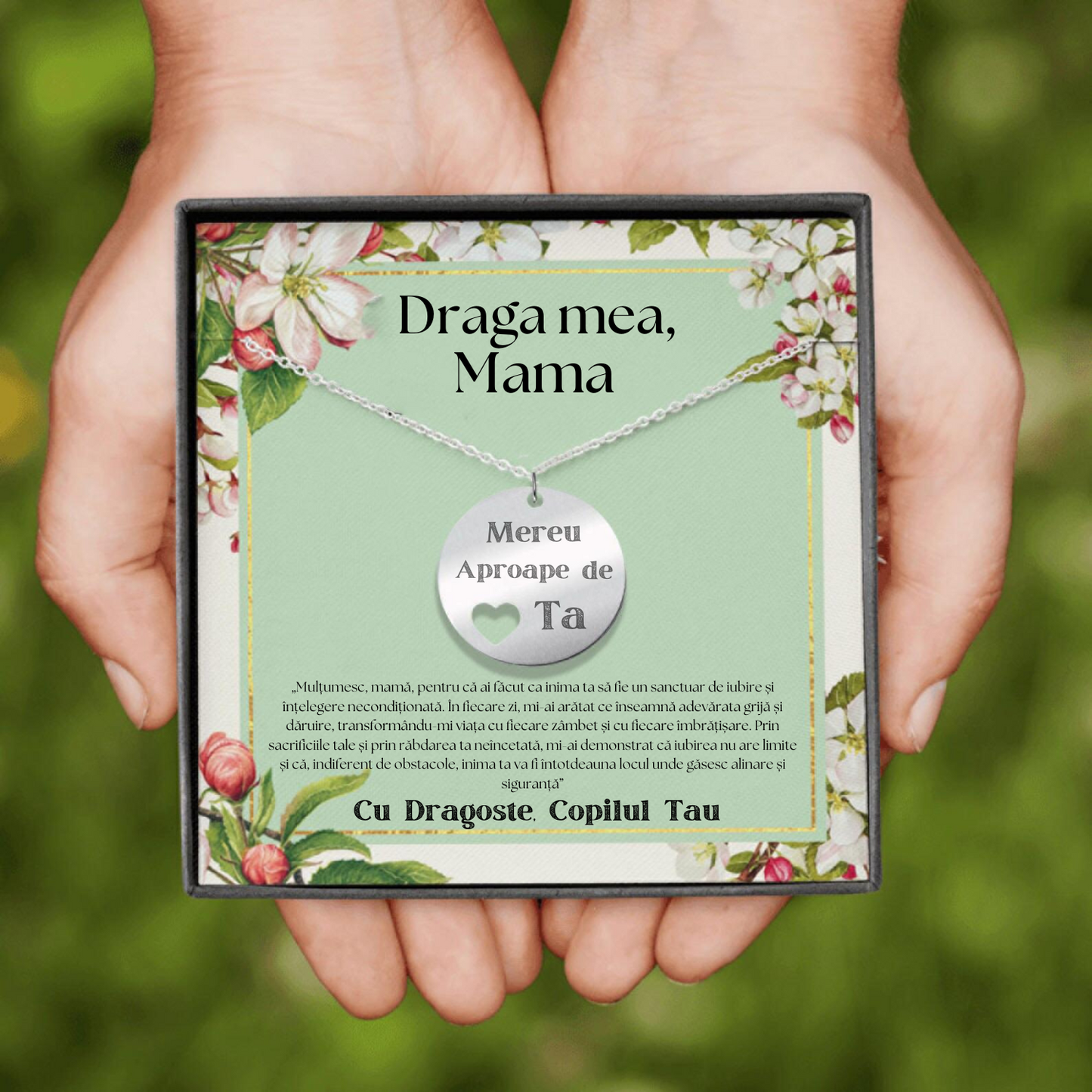 Set Cadou Colier Argint 925, cutiuta personalizata cu felicitare de iubire de la Fiu/Fiica pentru Mama - "Mereu aproape de inima ta"