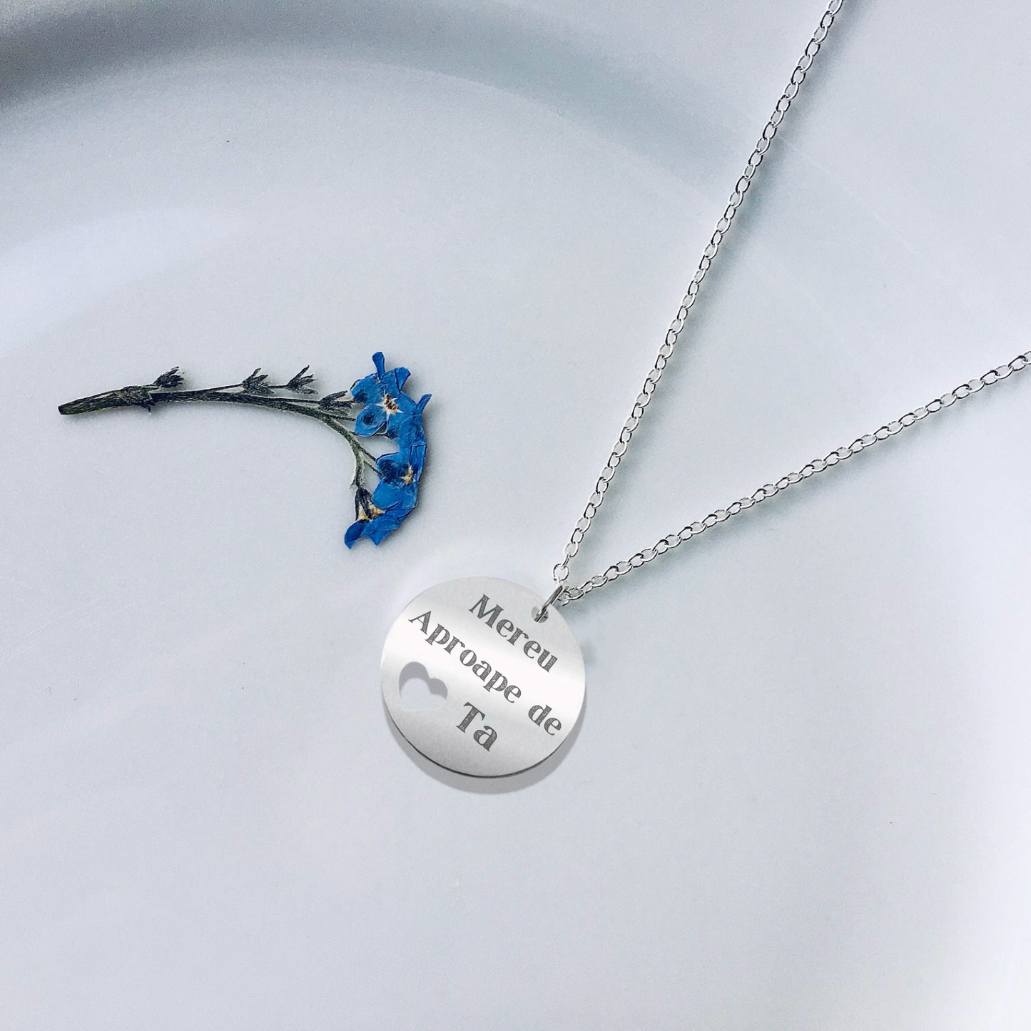 Set Cadou Colier Argint 925, cutiuta personalizata cu felicitare de iubire de la Fiu/Fiica pentru Mama - "Mereu aproape de inima ta"
