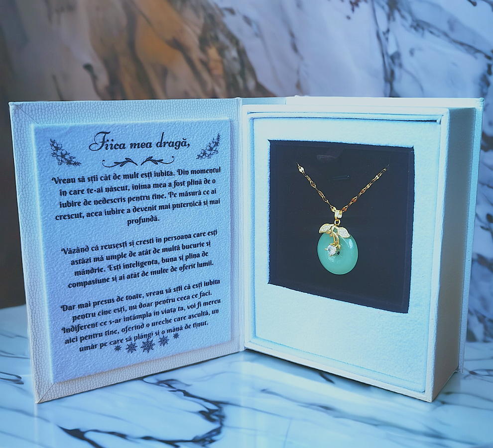 Set Cadou Colier cu piatra de Jad si cutie deosebita in forma de carte cu mesaj emotionant in interior de la Mama pentru Fiica